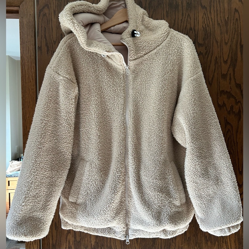 Zella Oversized Tan Sherpa Jacket EUC w/ hood XS